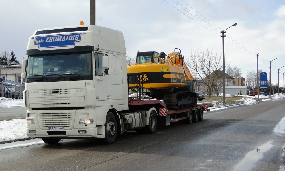 Low-bed with tracked excavator 2